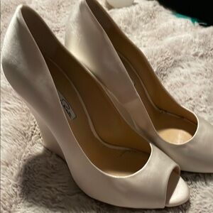 Oscar de la Renta White  Satin Classic Heels